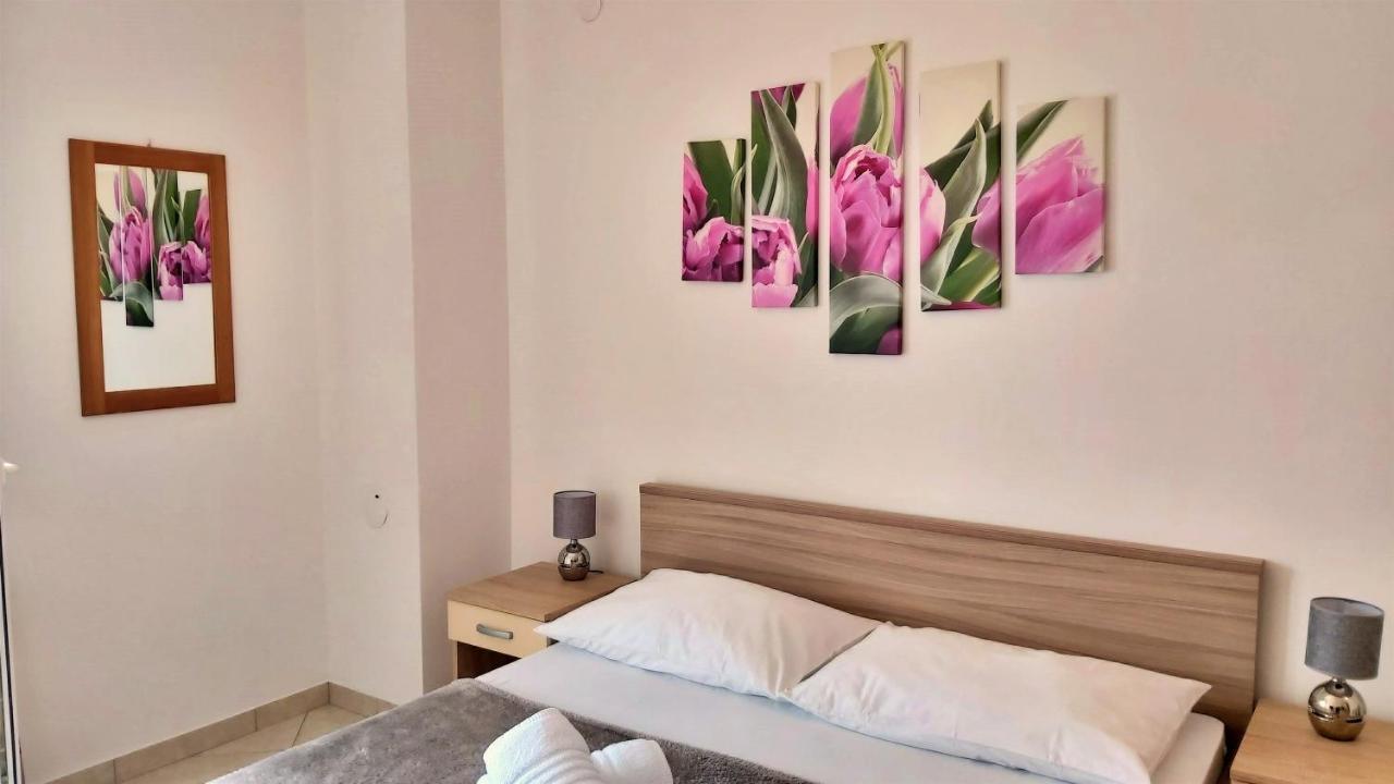 Apartments Nemira โอมิช ภายนอก รูปภาพ