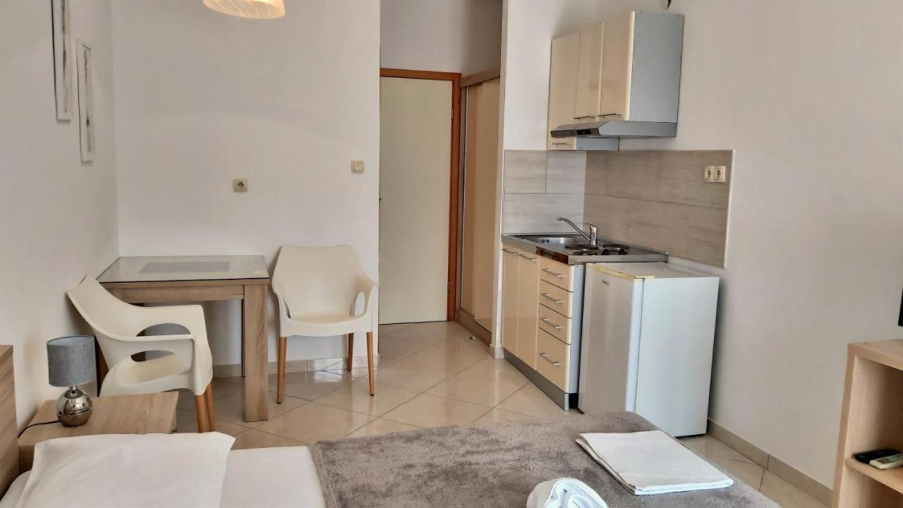 Apartments Nemira โอมิช ภายนอก รูปภาพ