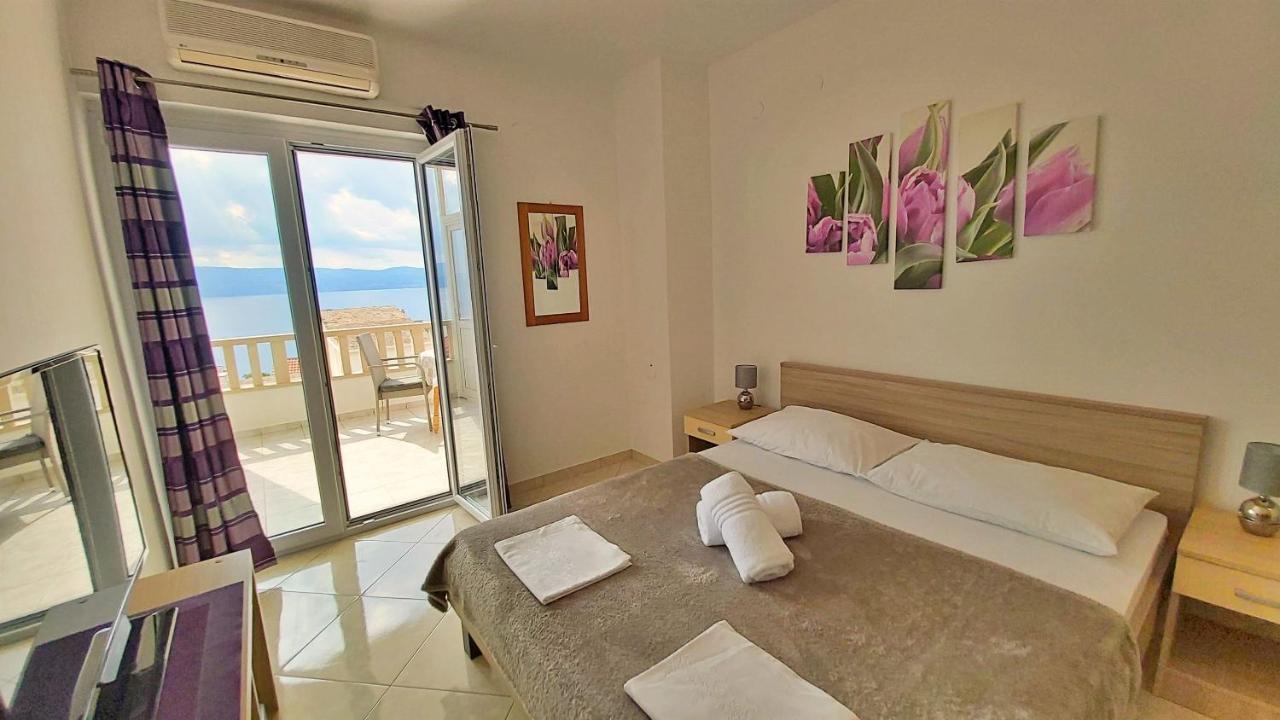 Apartments Nemira โอมิช ภายนอก รูปภาพ