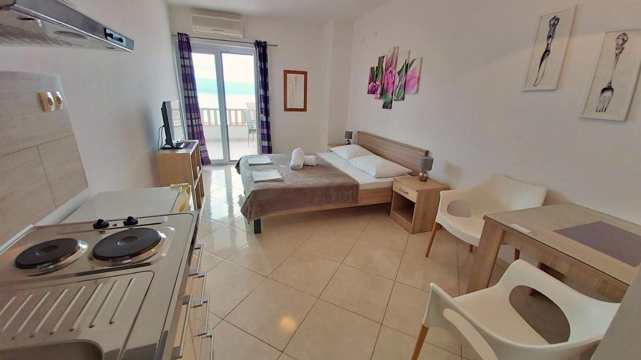 Apartments Nemira โอมิช ภายนอก รูปภาพ