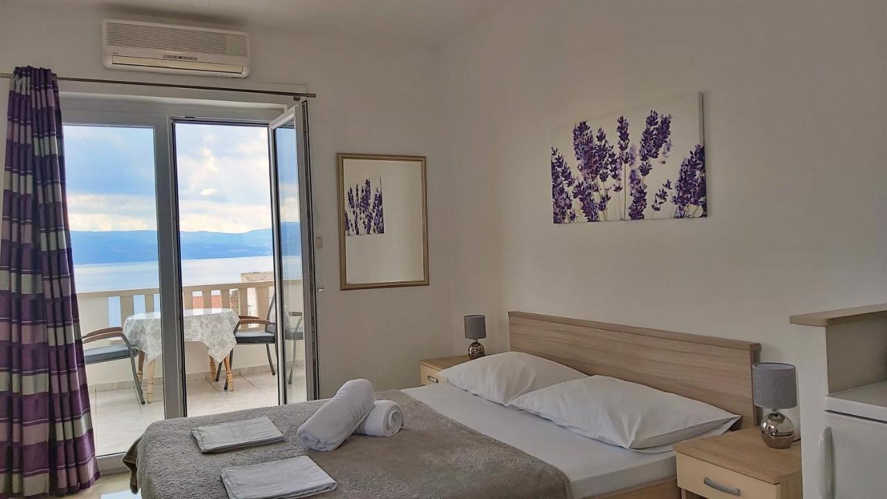 Apartments Nemira โอมิช ภายนอก รูปภาพ